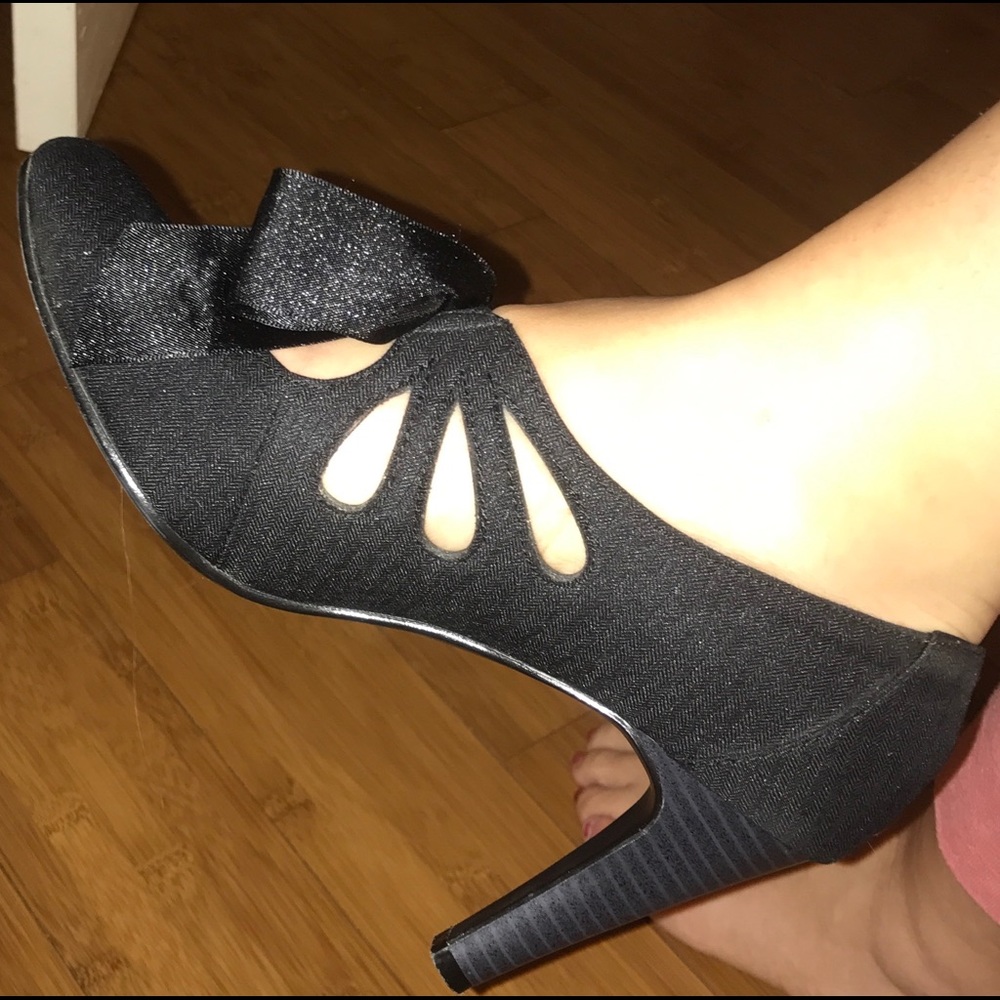 Adorable heel worn twice!